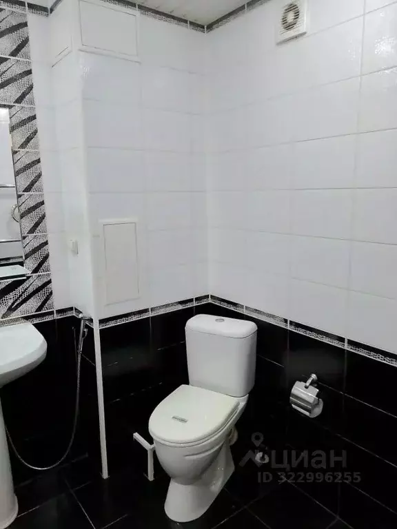 2-к кв. Волгоградская область, Волгоград ул. 8-й Воздушной Армии, 44 ... - Фото 2