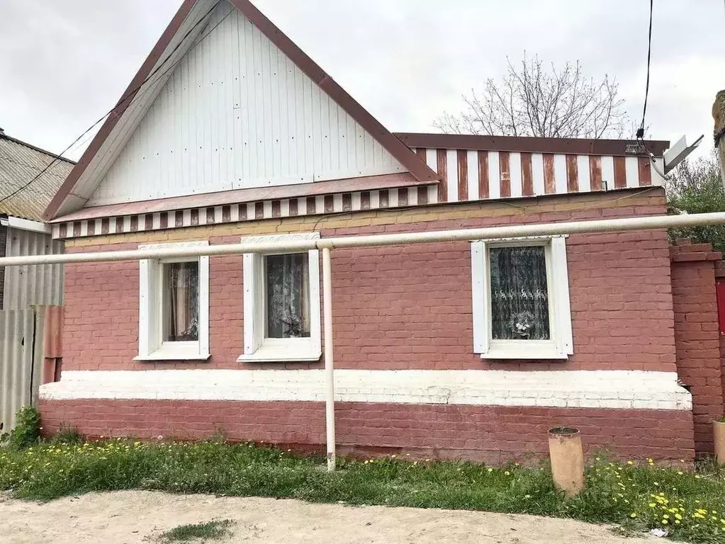 Дом в Астраханская область, Икрянинский район, Красные Баррикады рп ... - Фото 1