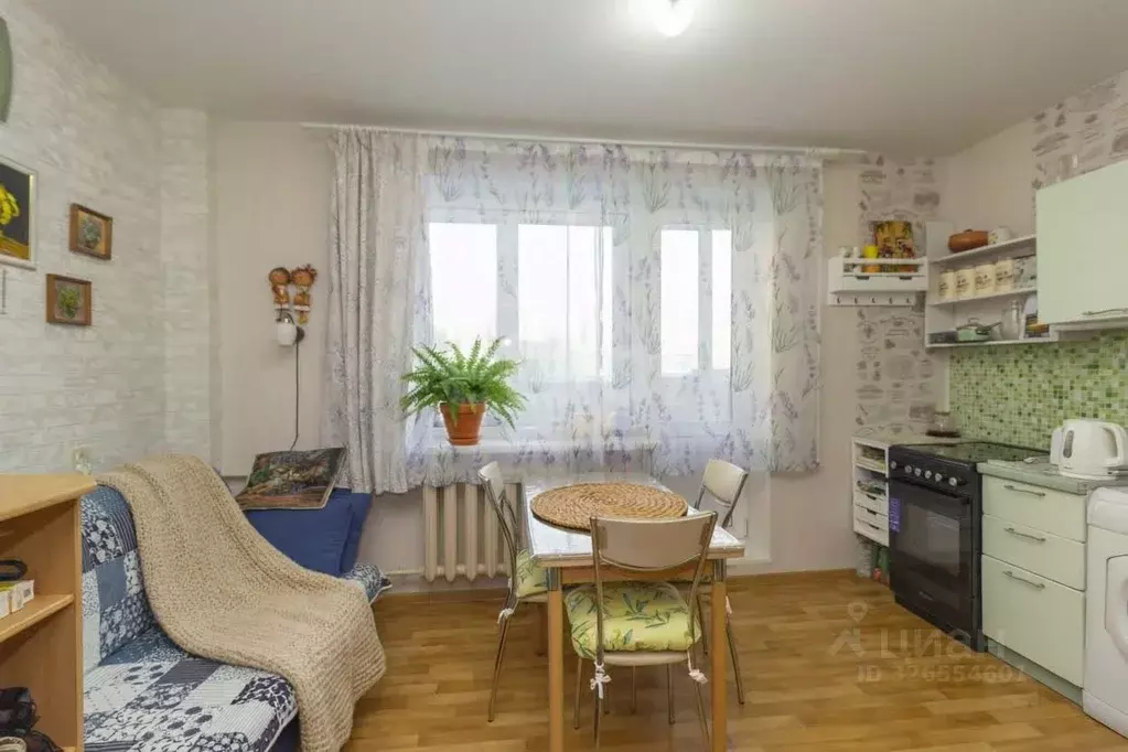 2-к кв. Омская область, Омск ул. 70 лет Октября, 11 (65.3 м) - Фото 1