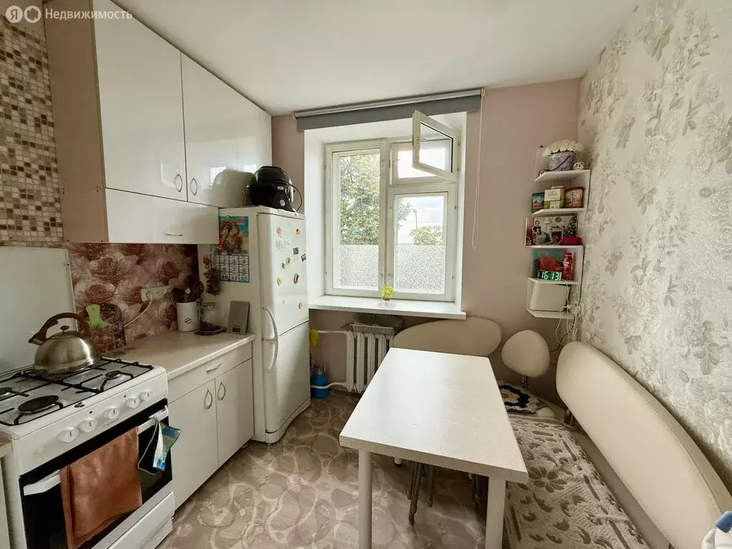 3-комнатная квартира: Воткинск, улица Робеспьера, 25 (68.2 м) - Фото 1