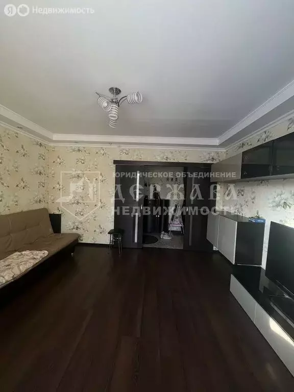 4-комнатная квартира: Междуреченск, проспект Шахтёров, 19 (95.7 м) - Фото 1