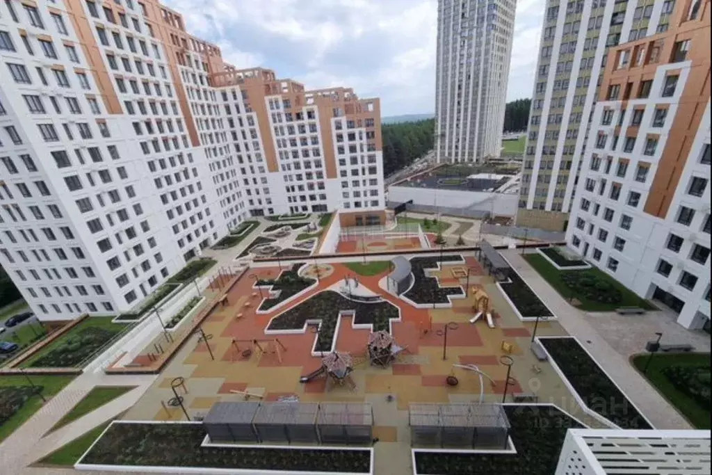 3-к кв. Башкортостан, Уфа ул. Расула Гамзатова, 5 (70.6 м) - Фото 1