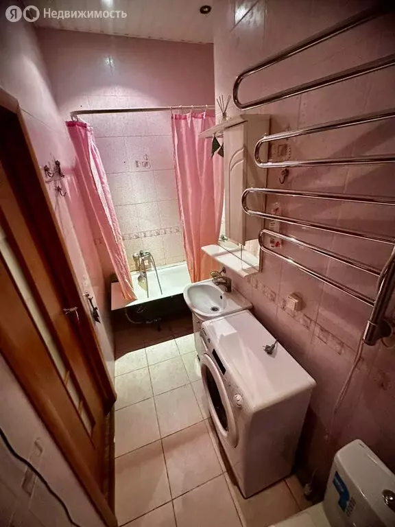 1-комнатная квартира: посёлок городского типа Октябрьский, улица ... - Фото 1