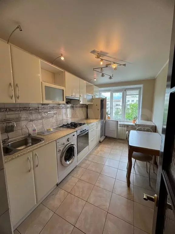 3-к. квартира, 65 м, 5/5 эт. - Фото 0