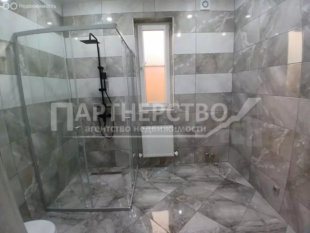 Дом в Абинский район, Ахтырское городское поселение, посёлок ... - Фото 2