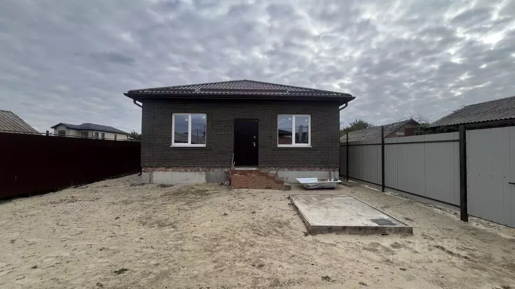 Дом в Ростовская область, Батайск Октябрьская ул. (100 м) - Фото 1