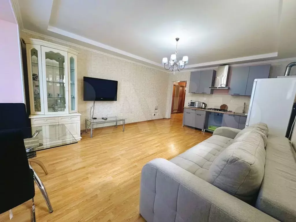 2-к. квартира, 70 м, 1/4 эт. - Фото 1