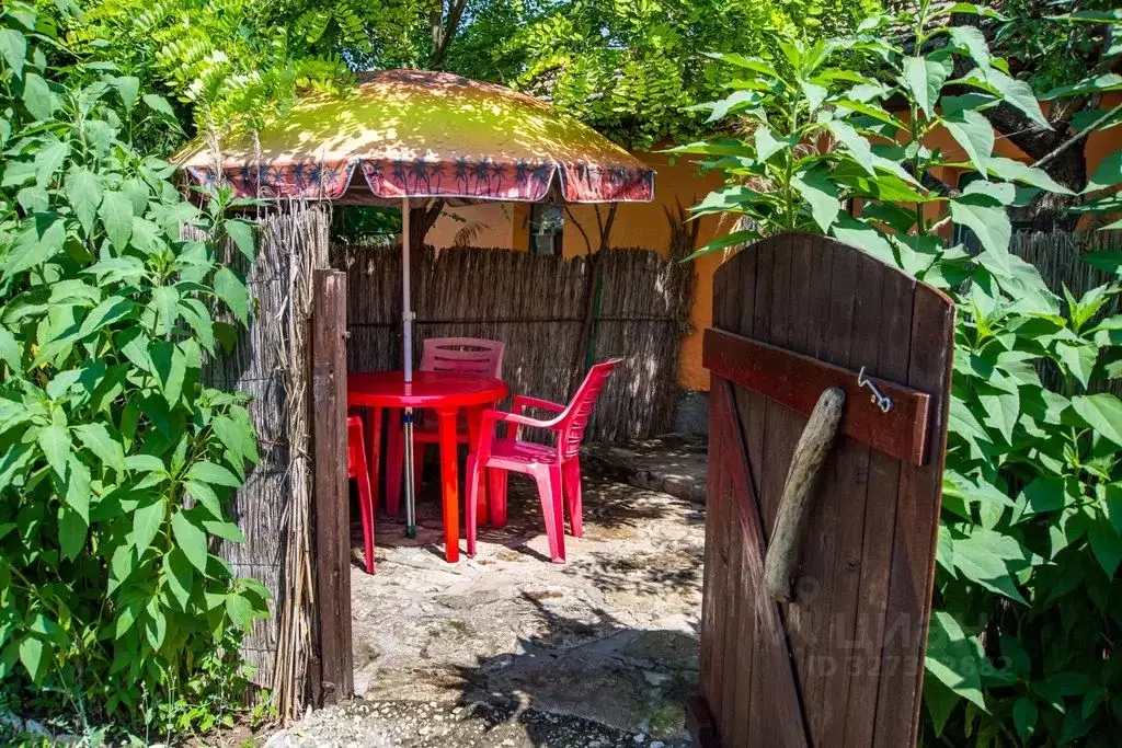 Дом в Крым, Черноморский район, Оленевское с/пос, с. Оленевка ул. ... - Фото 1