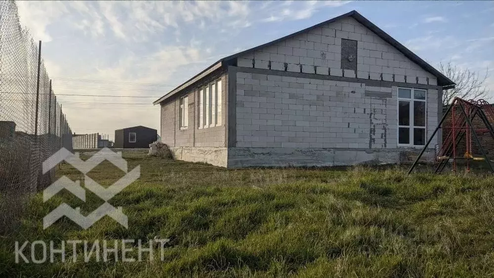 Дом в Крым, Сакский район, с. Молочное ул. Южная (120 м) - Фото 1