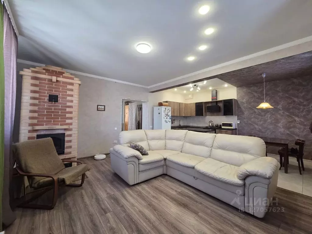 Коттедж в Свердловская область, Сысертский муниципальный округ, с. ... - Фото 1