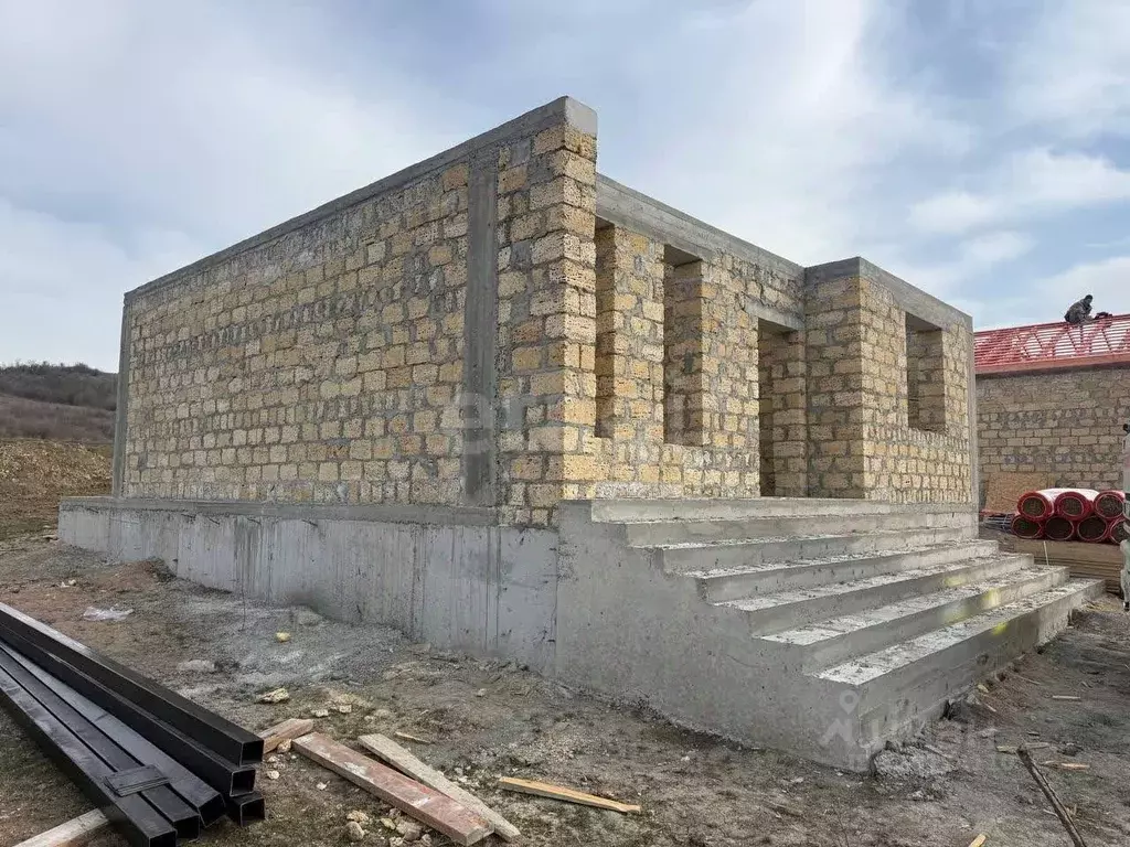 Дом в Крым, Симферопольский район, Добровское с/пос, с. Перевальное  ... - Фото 1