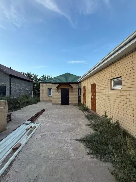 Дом в Астраханская область, Астрахань ул. Ивана Дуденкова, 49 (75 м) - Фото 2