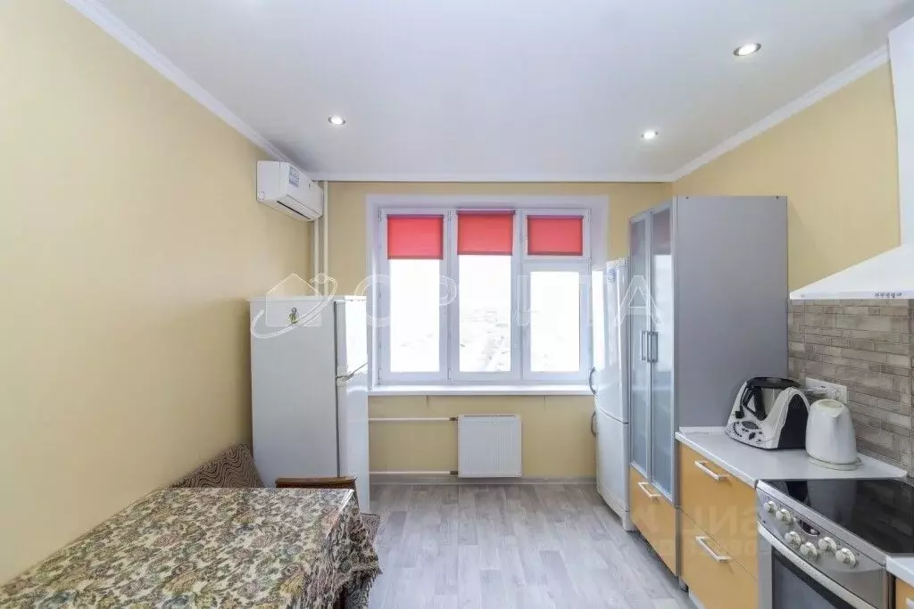 2-к кв. Тюменская область, Тюмень ул. Василия Подшибякина, 19 (61.4 м) - Фото 2