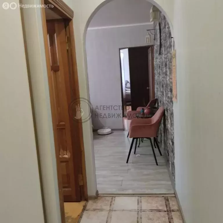 3-комнатная квартира: Казань, улица Шамиля Усманова, 4 (60 м) - Фото 1