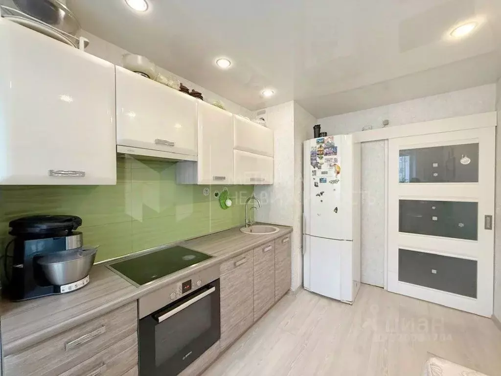 3-к кв. Тюменская область, Тюмень ул. Мельникайте, 135 (67.0 м) - Фото 0