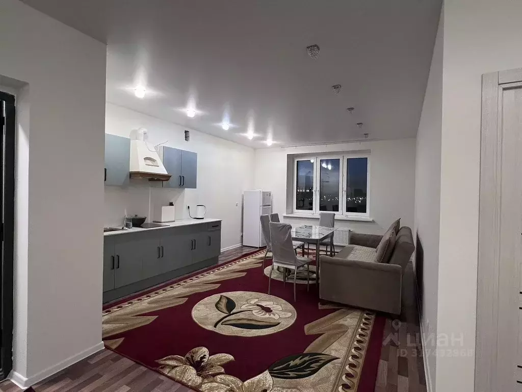 2-к кв. Тюменская область, Тюмень Новгородская ул., 22 (69.8 м) - Фото 1