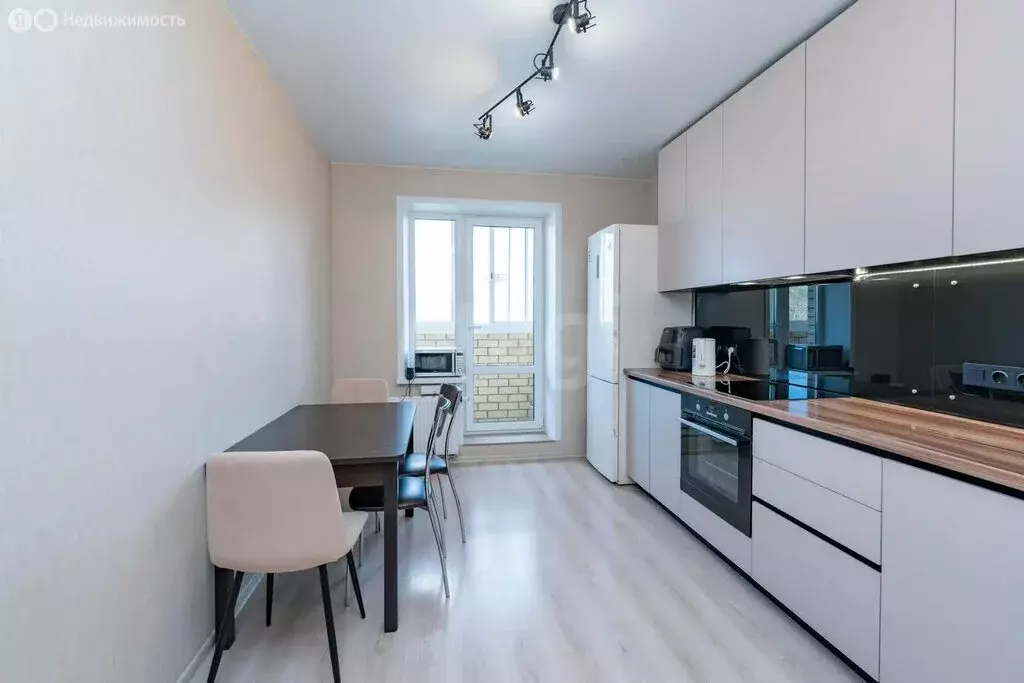2-комнатная квартира: Пермь, улица Нефтяников, 7 (57 м) - Фото 0