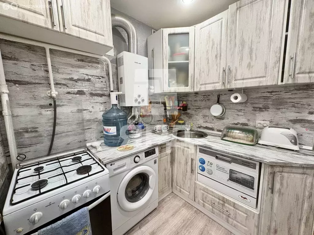 3-комнатная квартира: Таганрог, улица Пальмиро Тольятти, 8 (56.3 м) - Фото 2