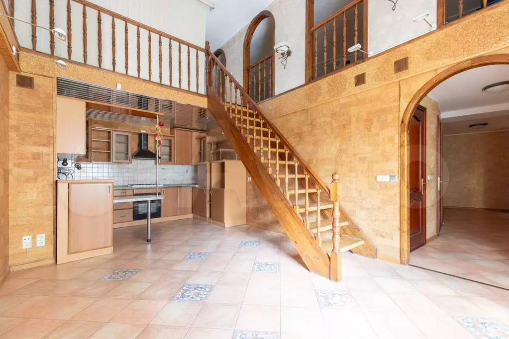 4-к. квартира, 160 м, 2/4 эт. - Фото 0