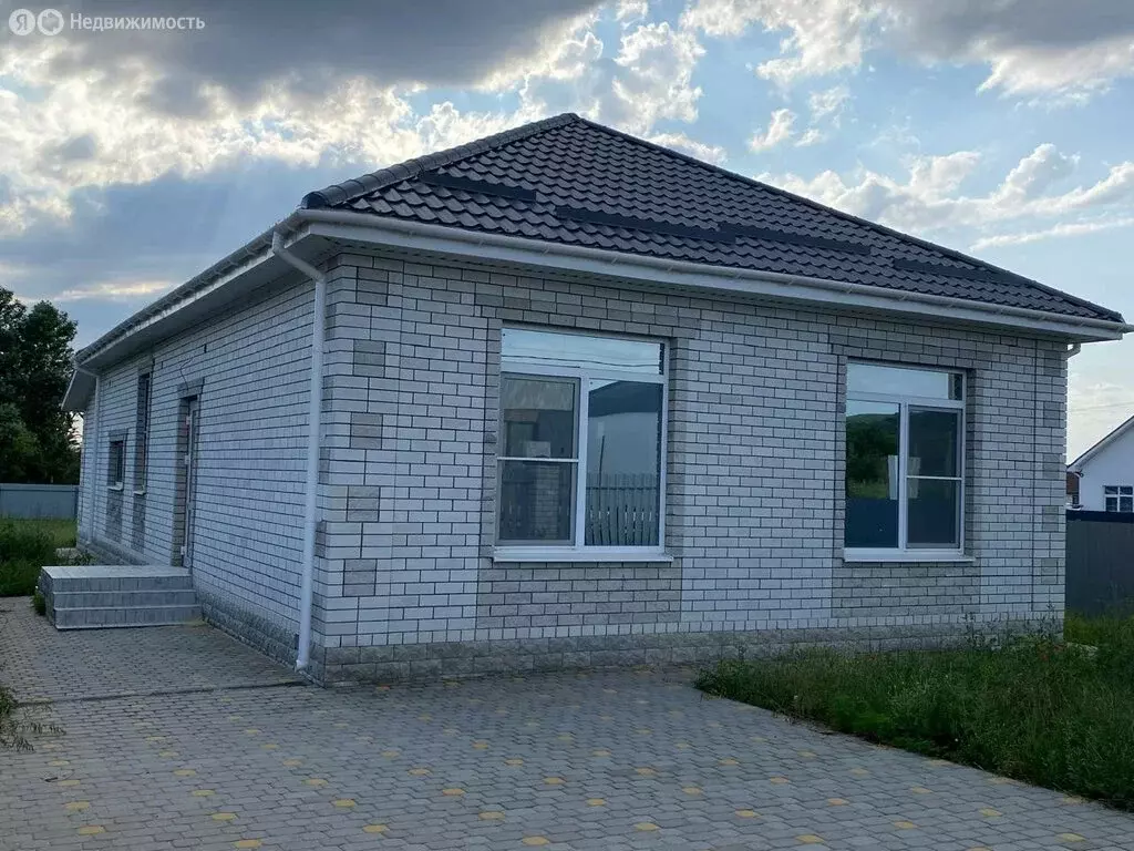 Дом в станица Гостагаевская, Цветочная улица (135 м) - Фото 1