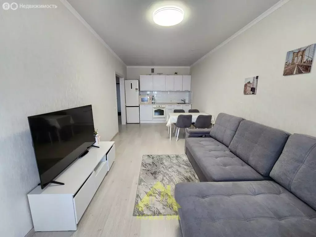 2-комнатная квартира: Оренбург, улица Поляничко, 13 (53 м) - Фото 0