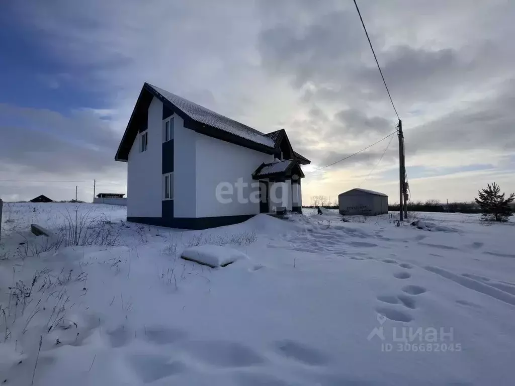 Дом в Башкортостан, Иглинский район, Акбердинский сельсовет, с. ... - Фото 1