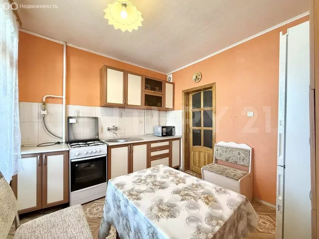 3-комнатная квартира: Чебоксары, микрорайон Альгешево, улица Розы ... - Фото 2