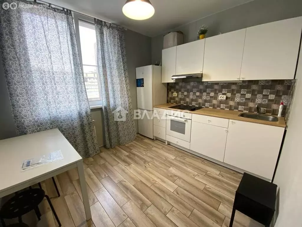 2-комнатная квартира: Белгород, улица Шаландина, 5А (60 м) - Фото 1