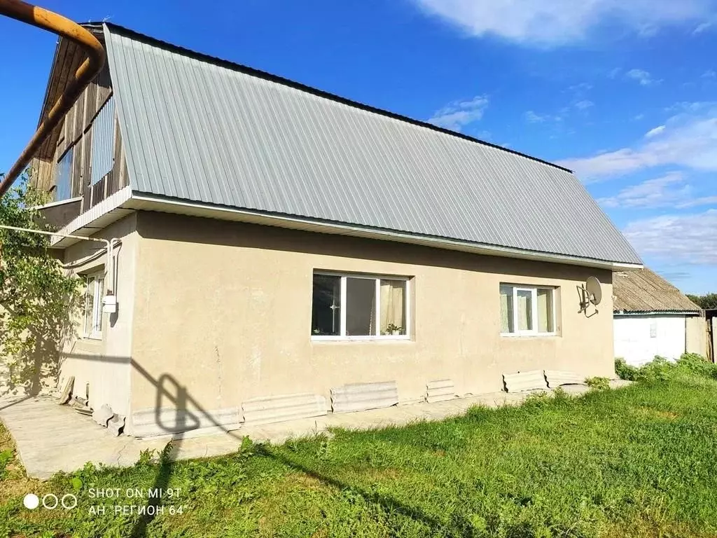 дом в саратовская область, петровский район, новозахаркинское . - Фото 1