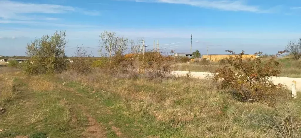 Участок в Крым, Кировский район, Первомайское с/пос, с. Изюмовка ул. ... - Фото 1