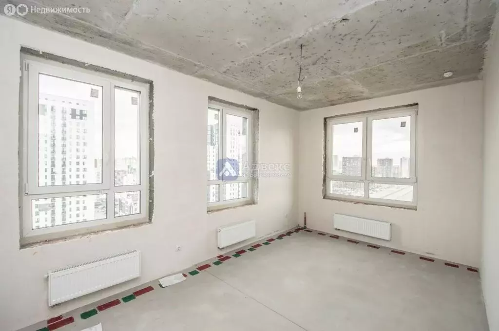 1-комнатная квартира: Тюмень, улица Фармана Салманова, 17 (68.02 м) - Фото 0