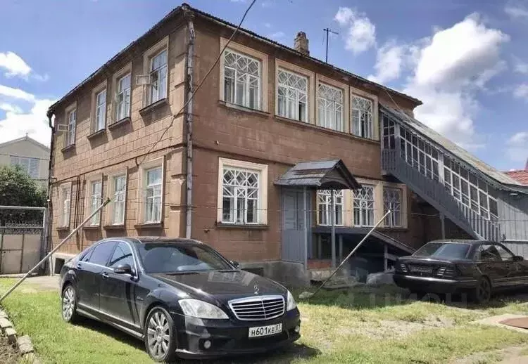 Дом в Кабардино-Балкария, Нальчик Крестьянская ул., 33 (250 м) - Фото 1