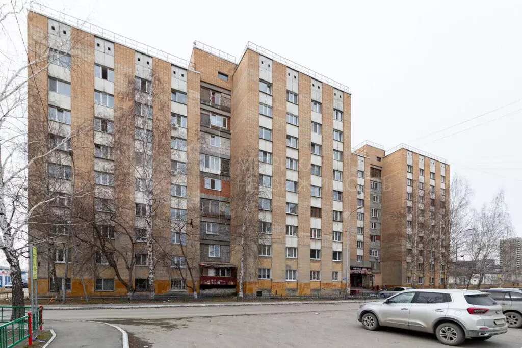 2-комнатная квартира: Тюмень, улица Республики, 220 (37 м) - Фото 0