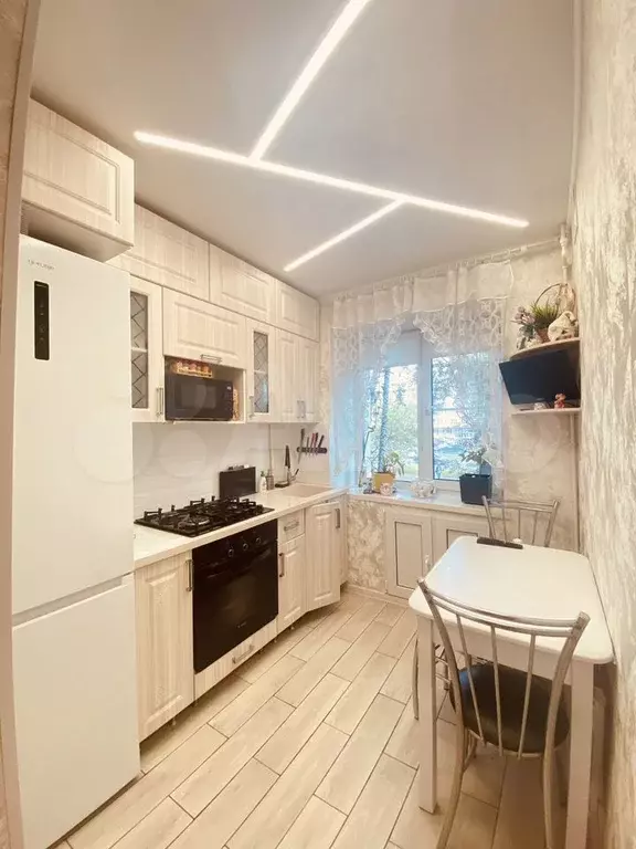 3-к. квартира, 64 м, 2/9 эт. - Фото 0