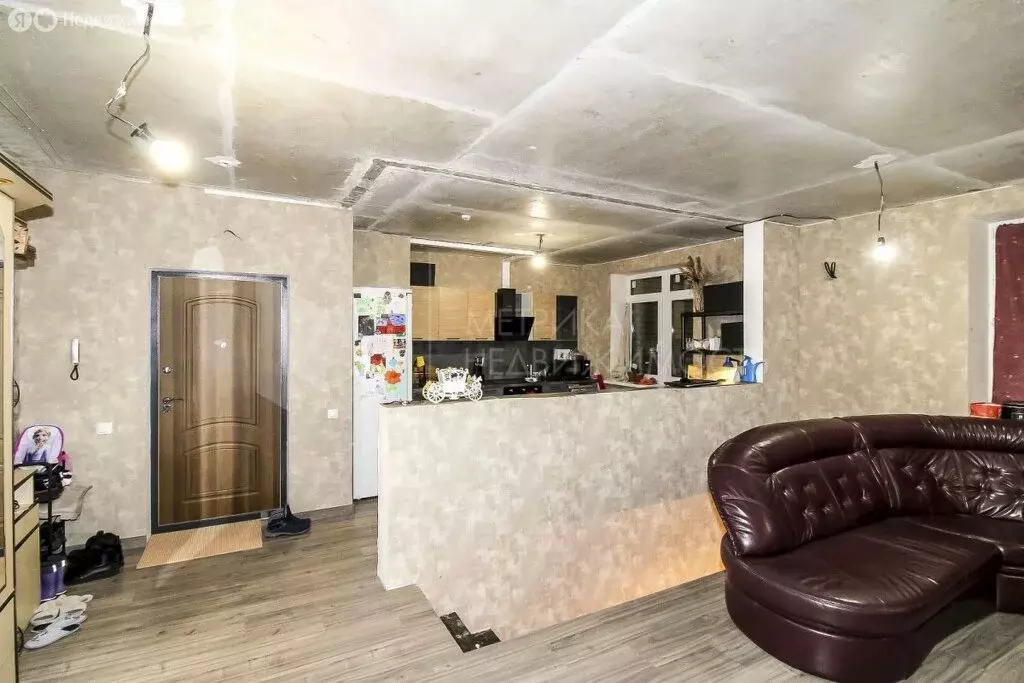 2-комнатная квартира: Тюмень, улица Тимофея Чаркова, 81к2 (94 м) - Фото 1