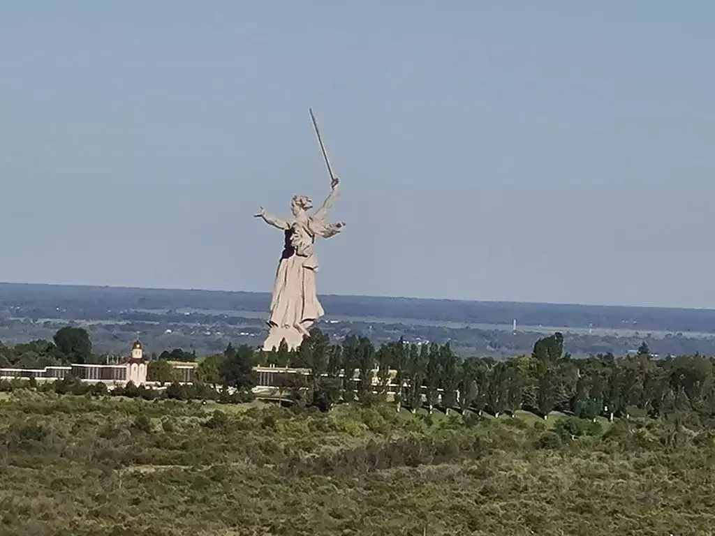 1-к кв. Волгоградская область, Волгоград ул. Расула Гамзатова, 21 ... - Фото 0