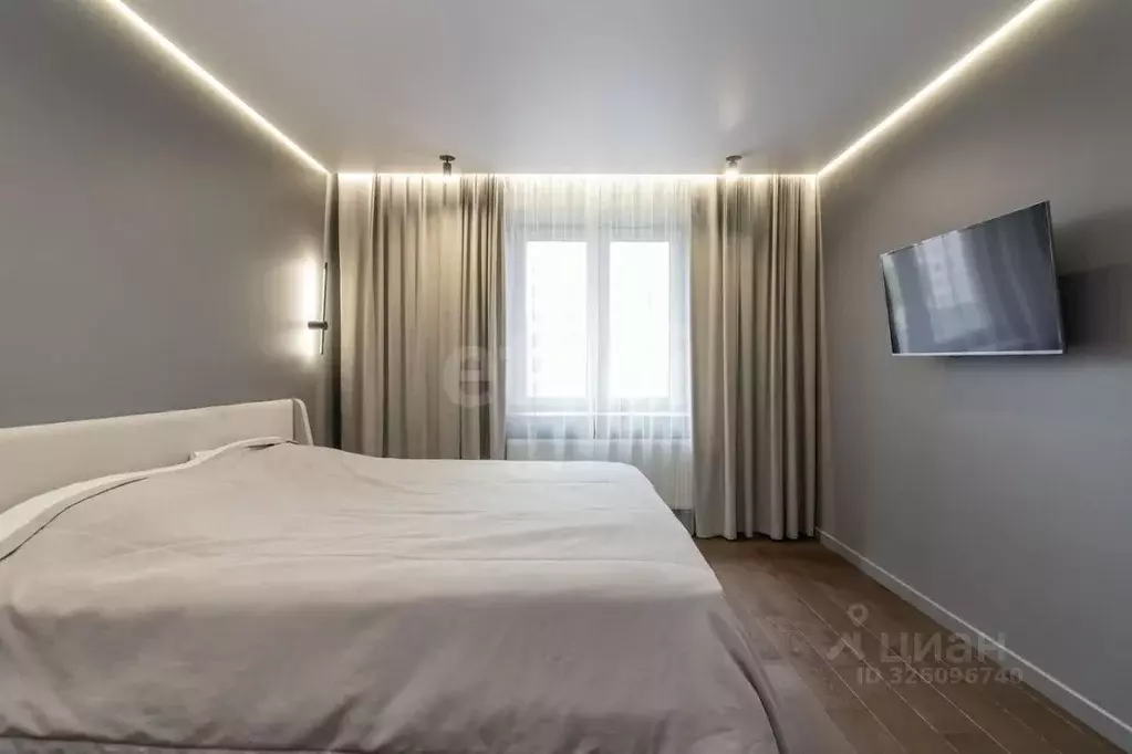 1-к кв. Тюменская область, Тюмень Новгородская ул., 14 (67.0 м) - Фото 0