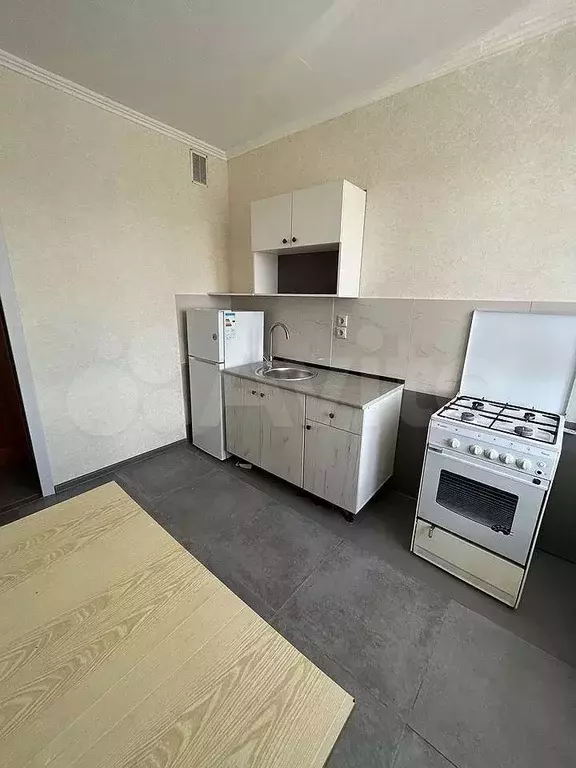 1-к. квартира, 37 м, 4/10 эт. - Фото 1