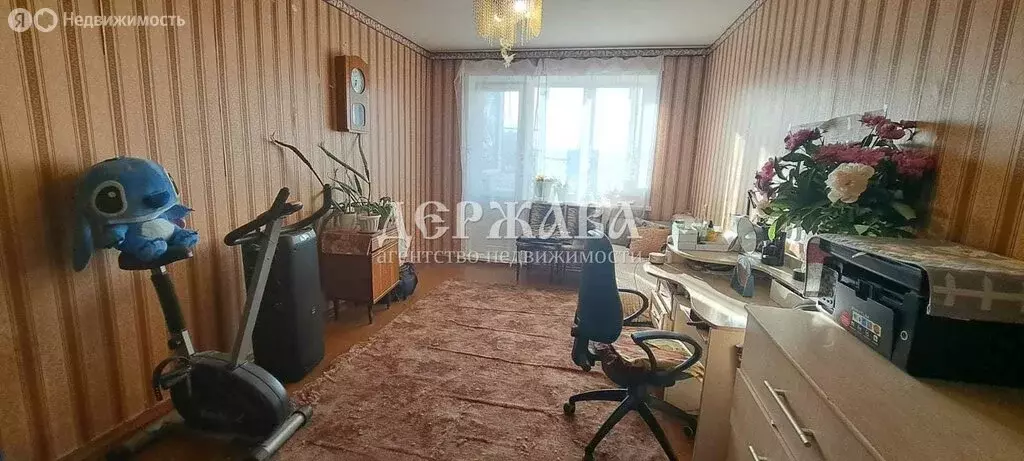 3-комнатная квартира: Старый Оскол, улица Хмелёва, 1 (61.8 м) - Фото 0