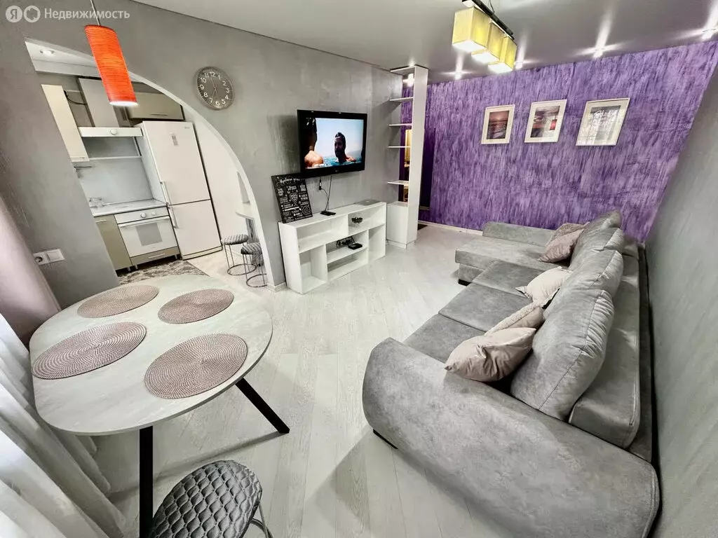 3-комнатная квартира: Хабаровск, улица Шеронова, 50 (60 м) - Фото 0