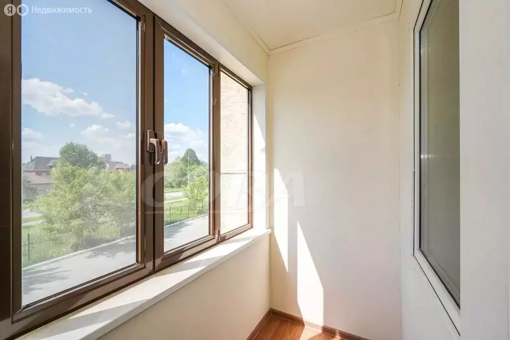 3-комнатная квартира: Тюмень, улица Академика Сахарова, 48 (76 м) - Фото 1