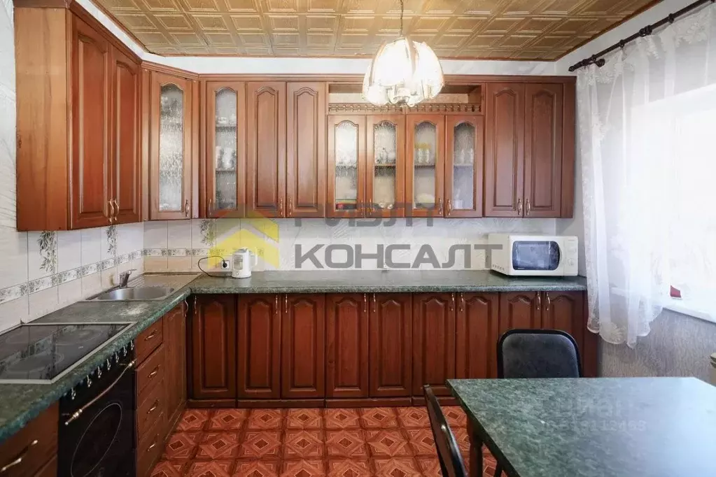 Дом в Омская область, Омск ул. 20-я Северная, 71Б (71 м) - Фото 1