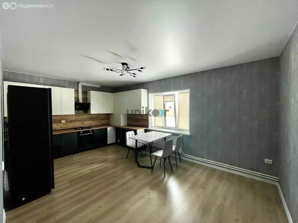 Дом в село Балтика, Зелёная улица (242 м) - Фото 2