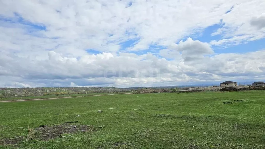 Участок в Карачаево-Черкесия, Прикубанский район, с. Чапаевское ... - Фото 0
