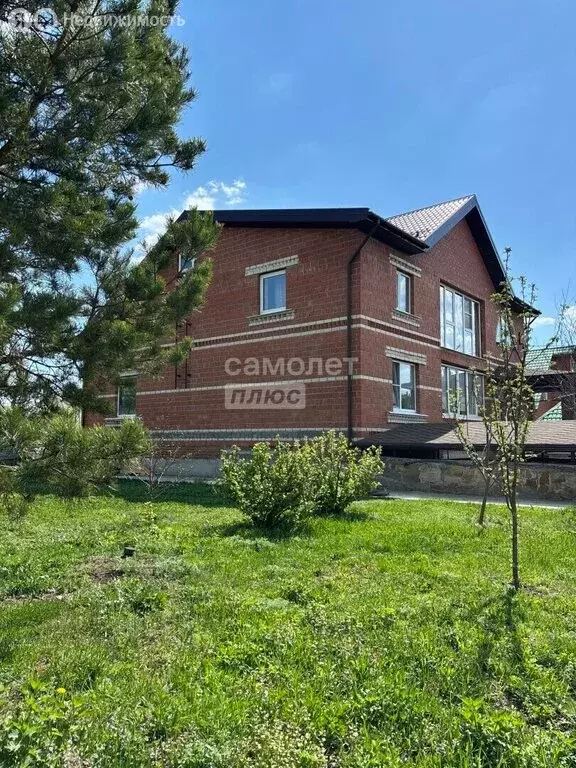 Дом в Кыштым, улица Спартака (373 м) - Фото 1