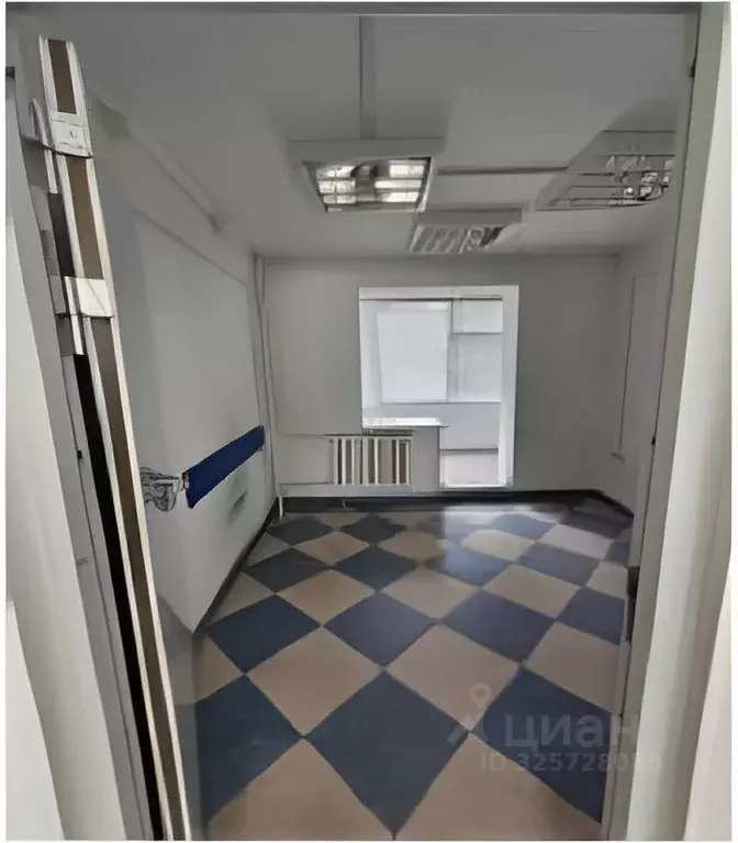 Помещение свободного назначения в Ханты-Мансийский АО, Когалым ул. ... - Фото 1