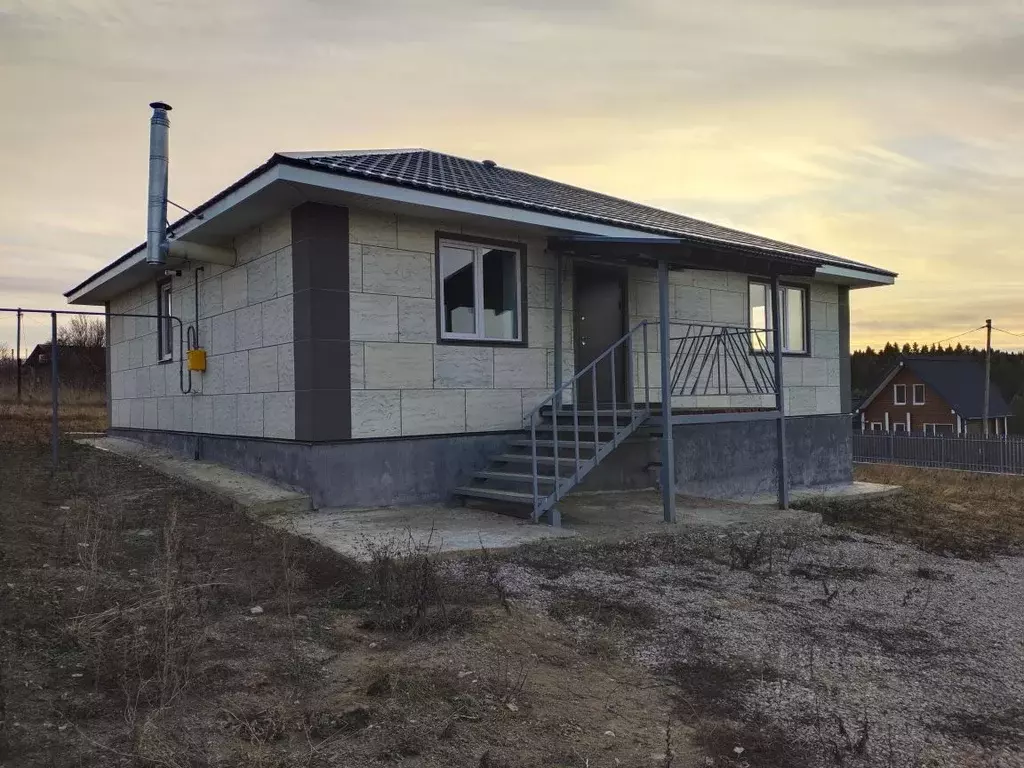 Дом в Пермский край, Добрянский муниципальный округ, д. Мохово ул. ... - Фото 1