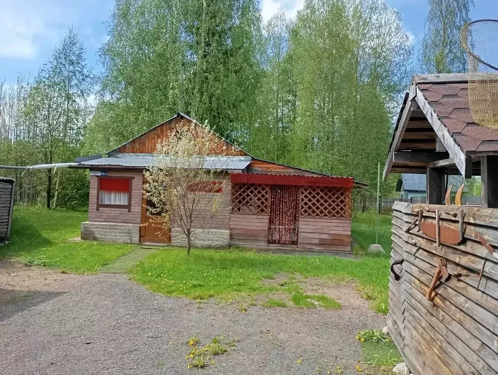 Дом в Ленинградская область, Лодейнопольский район, пос. Свирьстрой ... - Фото 0