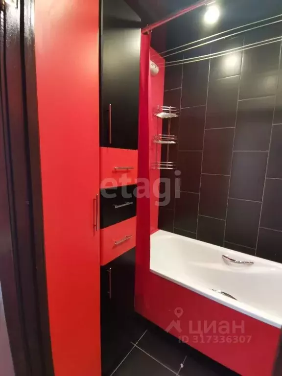 3-к кв. Свердловская область, Екатеринбург ул. Крестинского, 37к2 ... - Фото 0