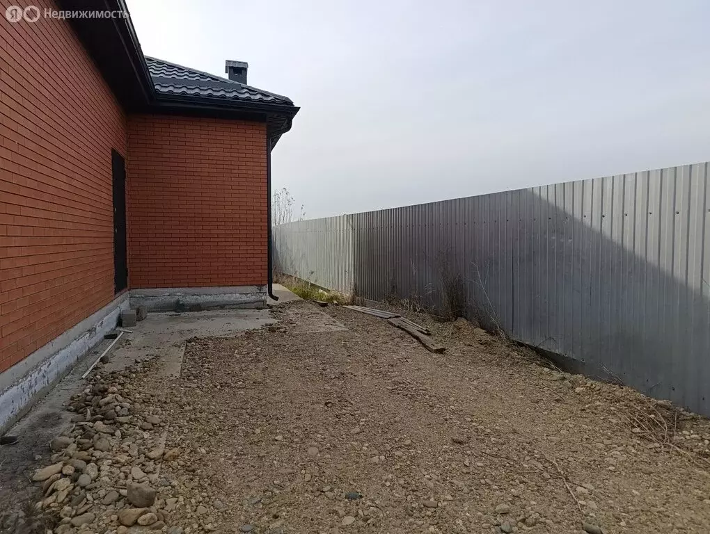 Дом в посёлок городского типа Яблоновский, Центральная улица, 33 (92 ... - Фото 1